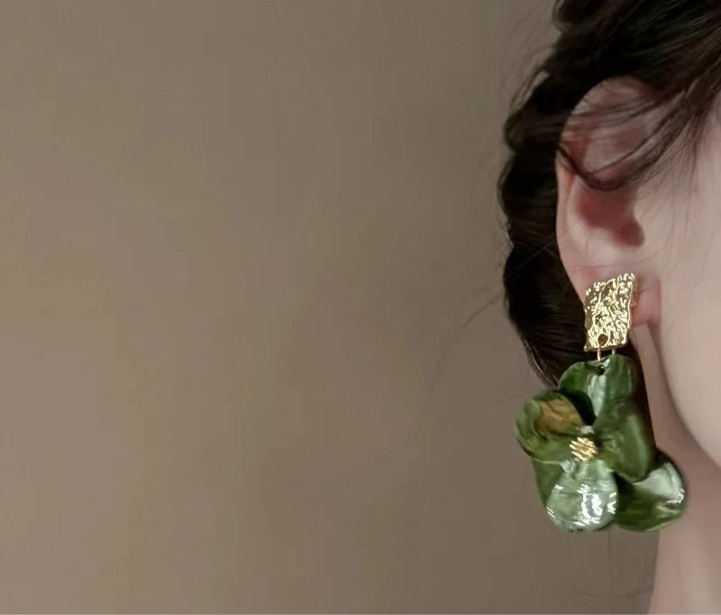 Vintage Acrylic Flower Petal Pendant Earrings For Women Exquisite Alloy Flower Dangle Earrings Luxury Casual Party Jewelry Gifts