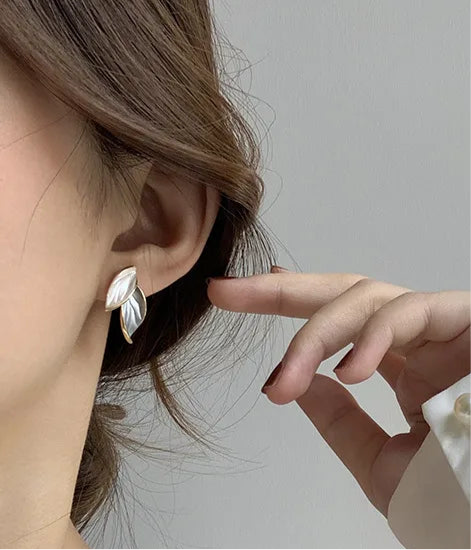 New Arrival Metal Trendy Fresh Lovely Sweet Grey Leaf Stud Earrings for Women Fashion Jewelry Gifts