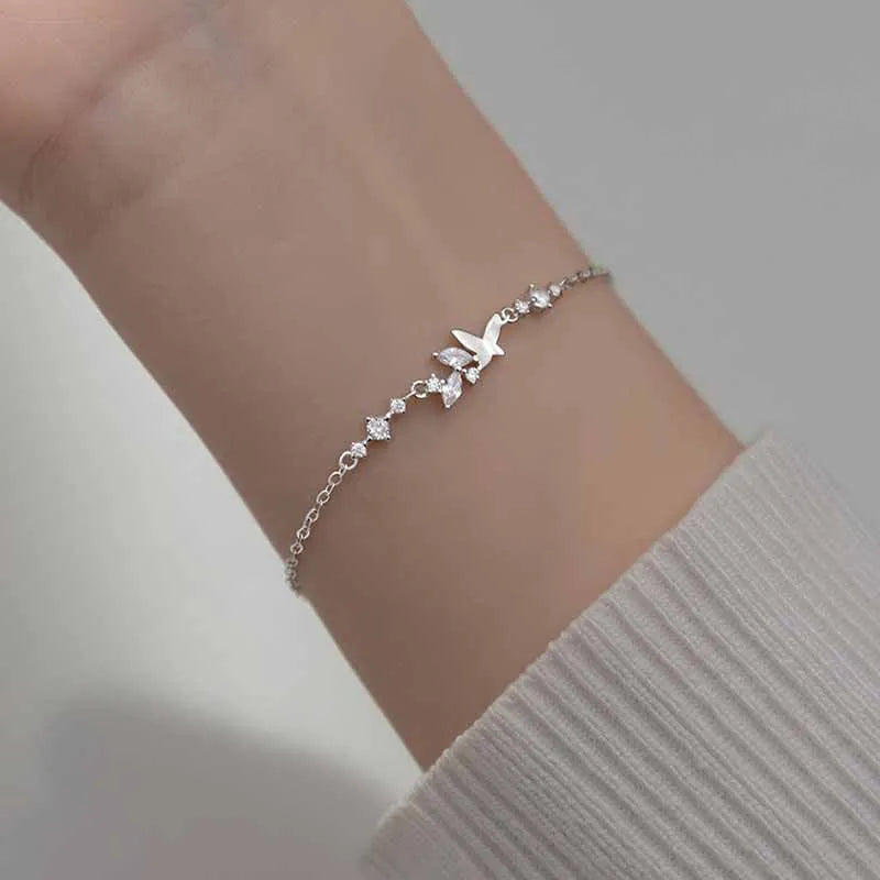 Elegant Baroque Pearl String Bracelet For Woman Luxury Zircon Bee Pendant Bracelet Fashion Girl's Sweet Jewelry