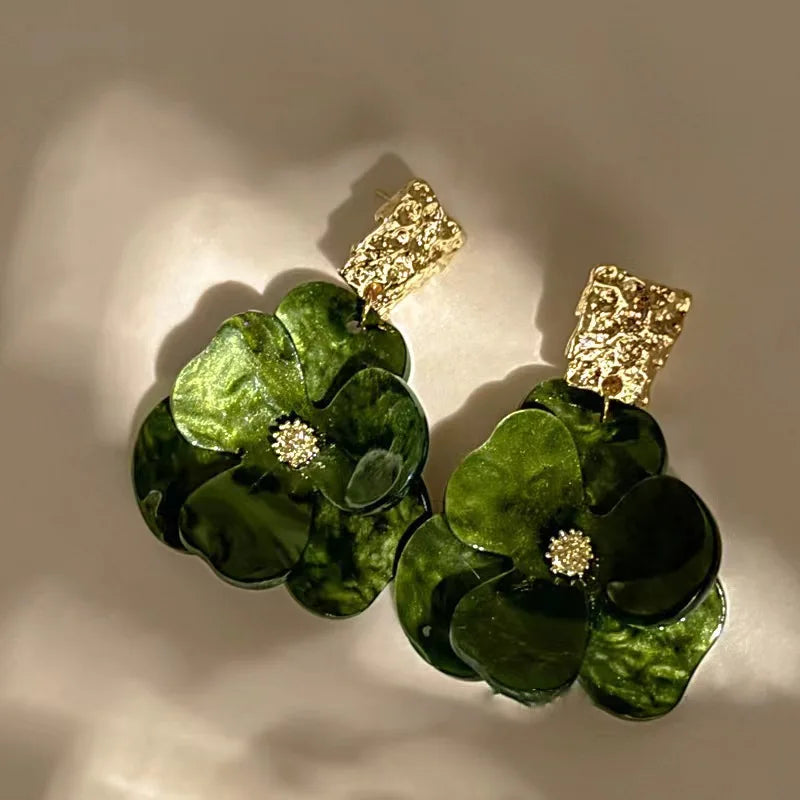 Vintage Acrylic Flower Petal Pendant Earrings For Women Exquisite Alloy Flower Dangle Earrings Luxury Casual Party Jewelry Gifts