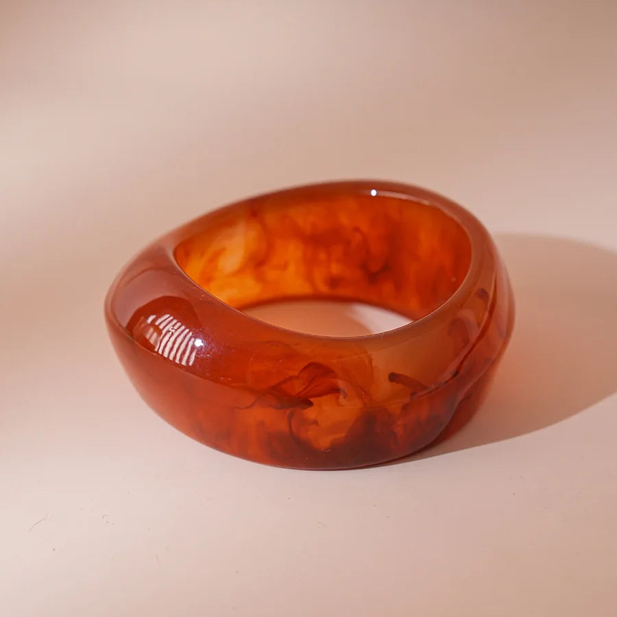 Exaggerated Brown Resin Acrylic Bangles for Women Simple Fashion Thick Geometric Wood Bracelet Vintage Hand Jewelry Couple Gifts