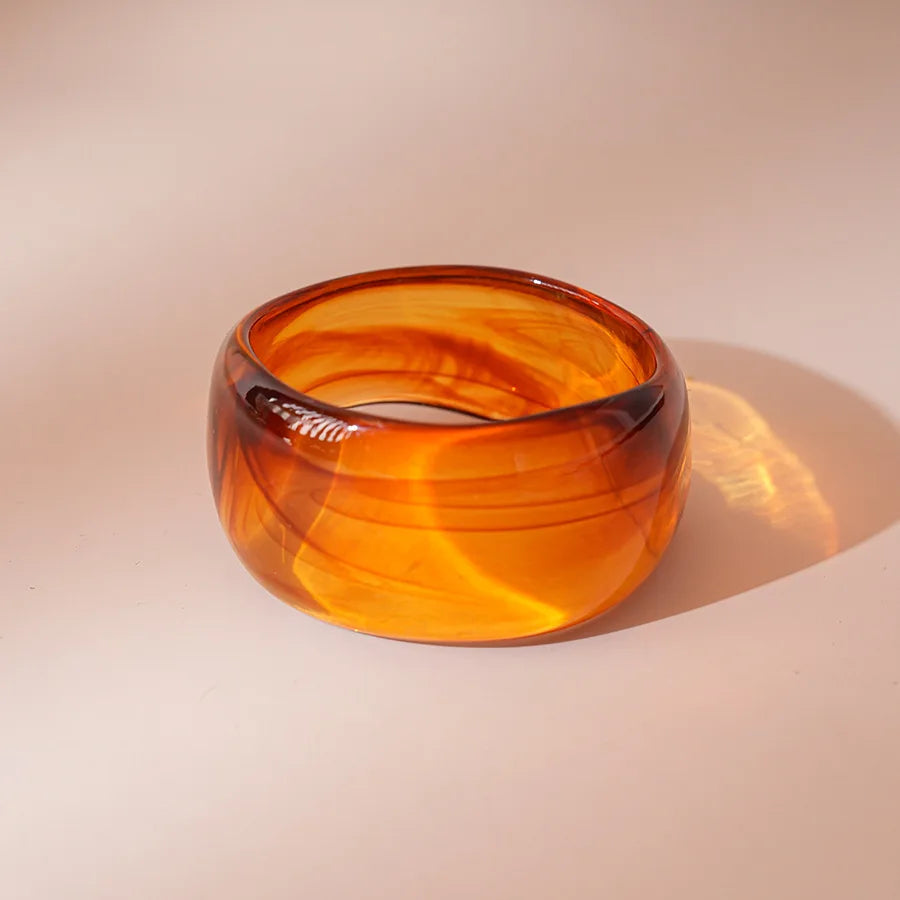 Exaggerated Brown Resin Acrylic Bangles for Women Simple Fashion Thick Geometric Wood Bracelet Vintage Hand Jewelry Couple Gifts