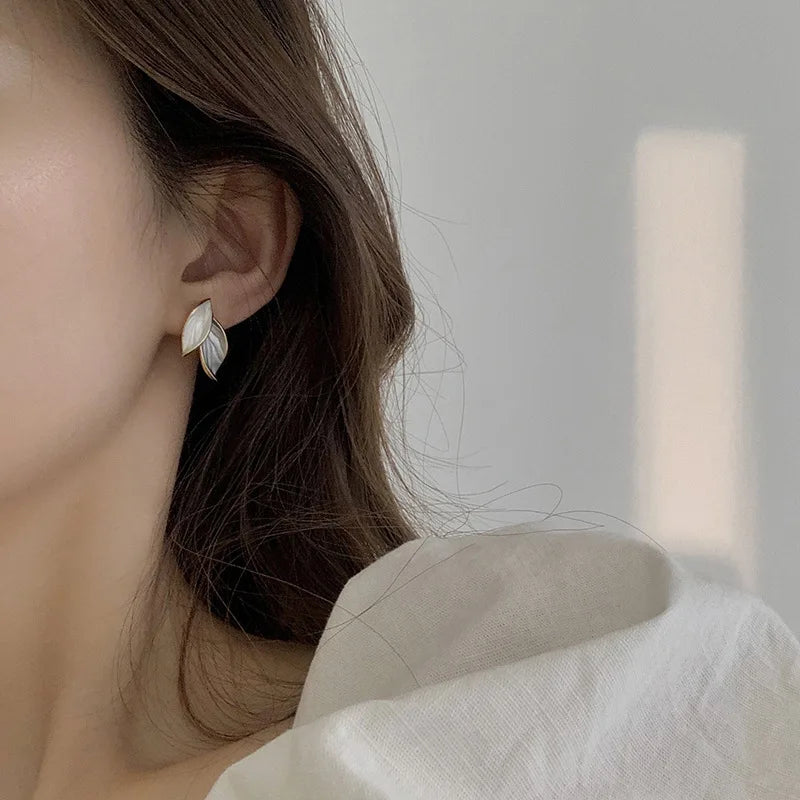 New Arrival Metal Trendy Fresh Lovely Sweet Grey Leaf Stud Earrings for Women Fashion Jewelry Gifts