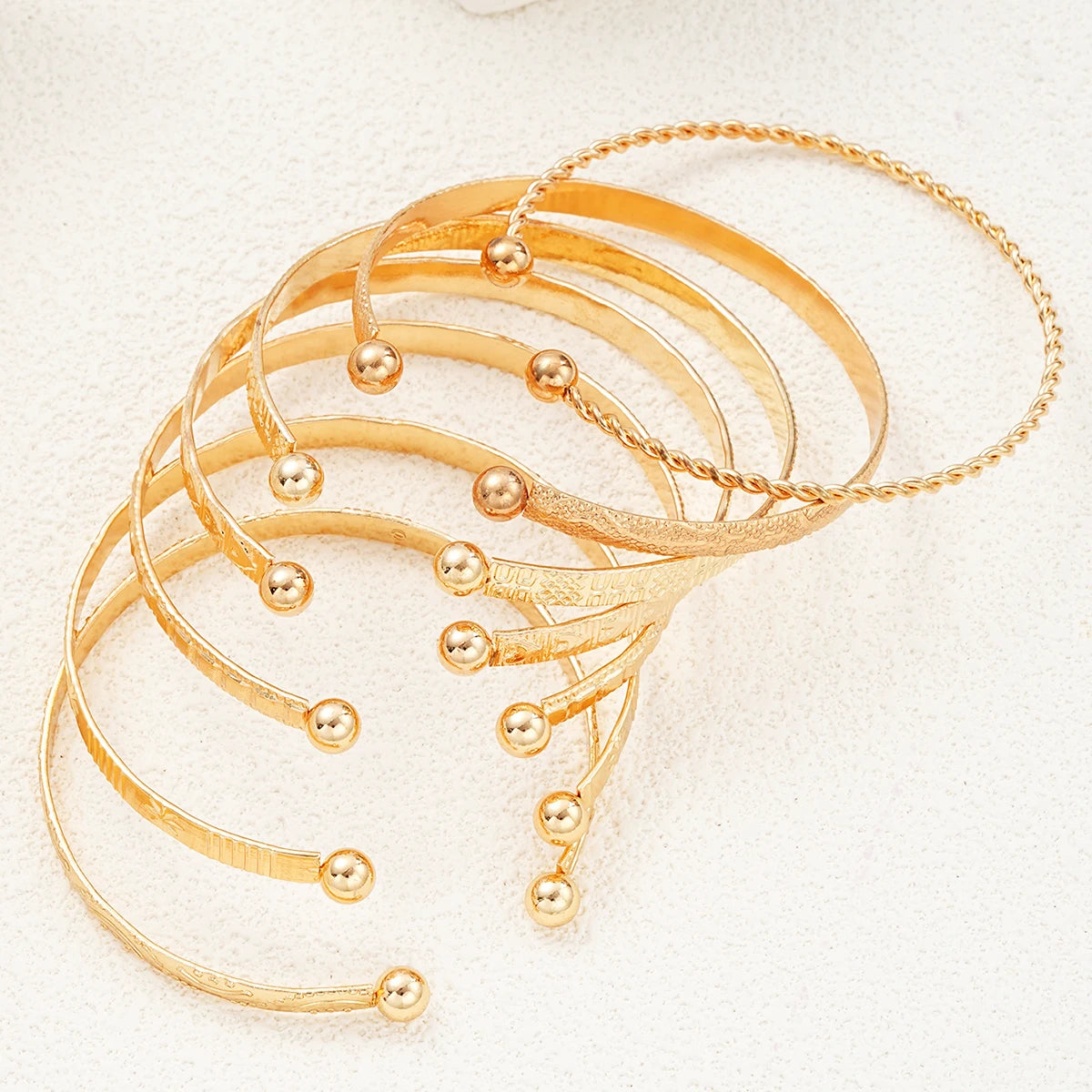 7 Pcs/Set Gold Color Bracelets for Women Streetwear Goth Heart Prints Metal Design Open Bangle Fashion Jewelry Gifts