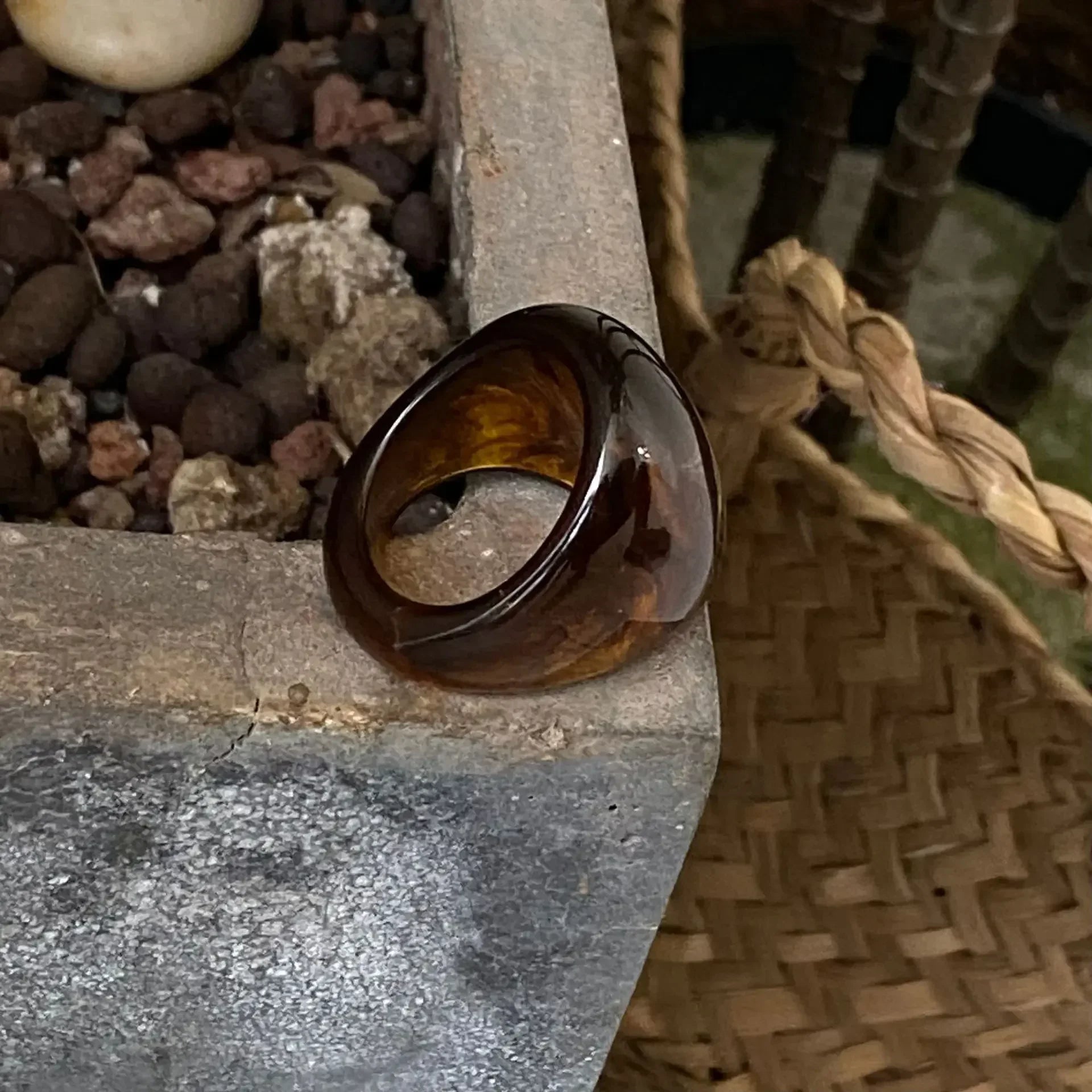 New Vintage Trendy Large Finger Rings for Women Exaggerated Amber Color Resin Temperament Geometric Finger Ring Jewelry