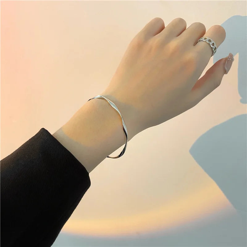 Silver Color Twisted Wave Bracelets Bangles for Women Hand Jewelry New Fashion Cuff Bangles Girl Simple Accessories pulseras