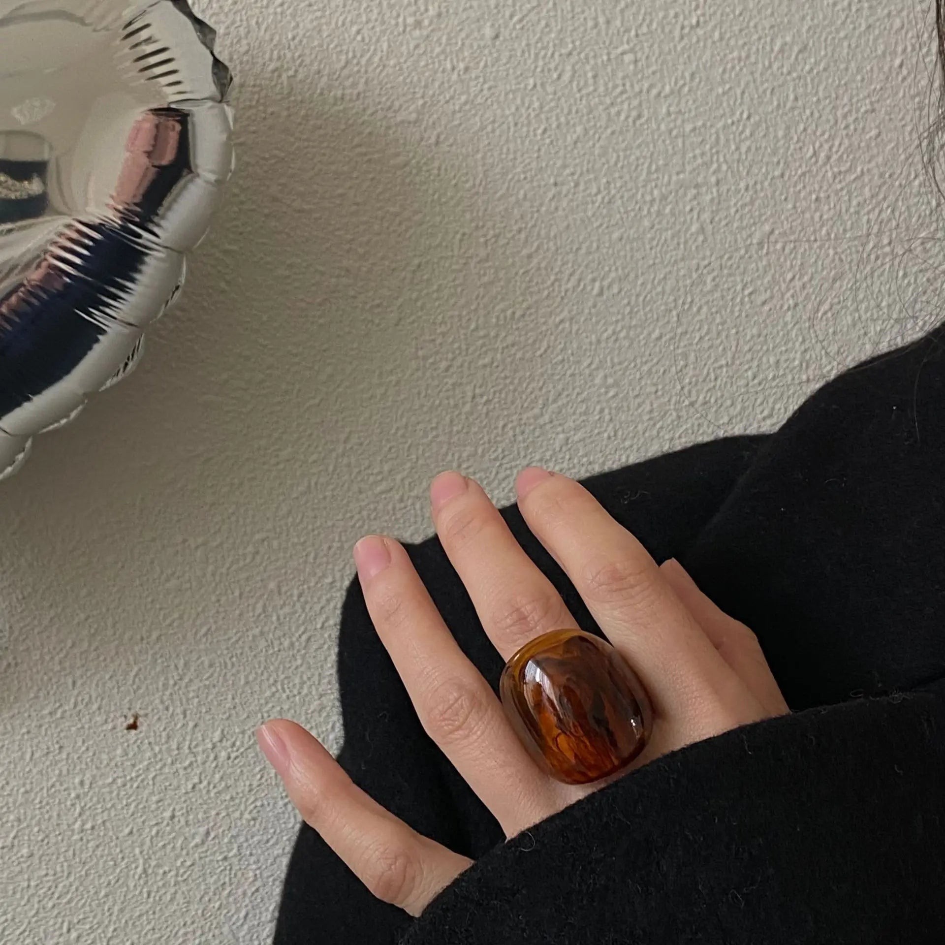 New Vintage Trendy Large Finger Rings for Women Exaggerated Amber Color Resin Temperament Geometric Finger Ring Jewelry