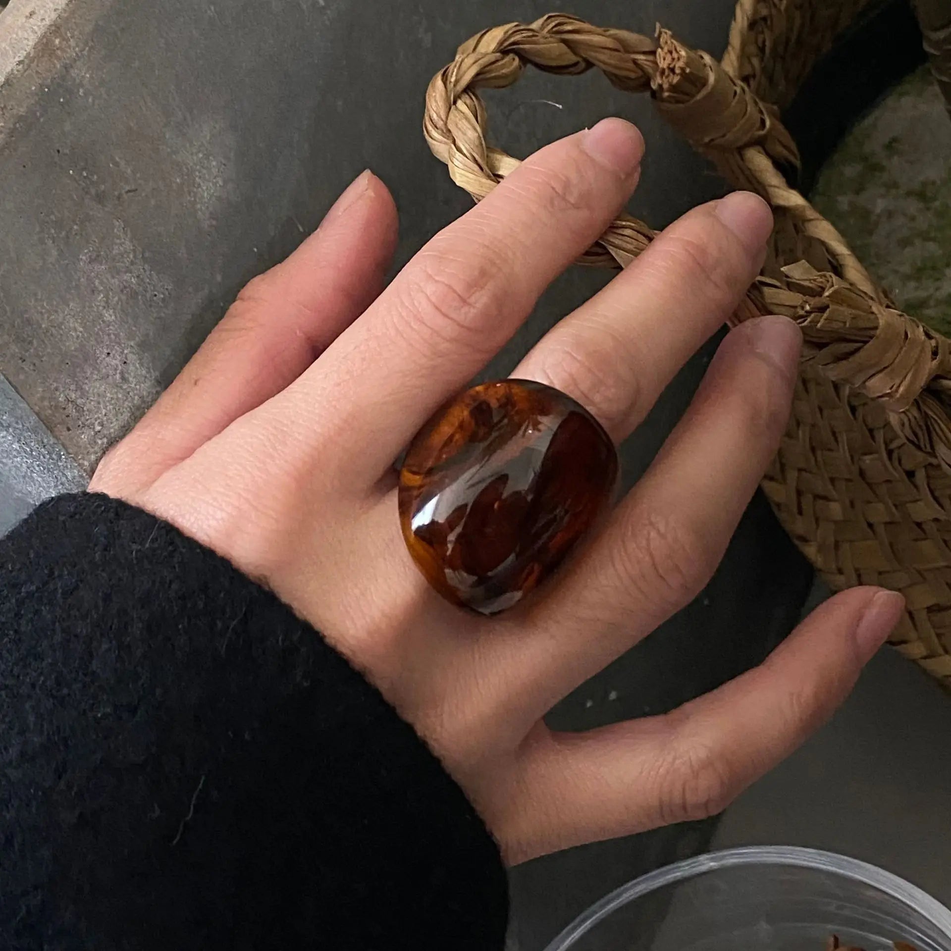 New Vintage Trendy Large Finger Rings for Women Exaggerated Amber Color Resin Temperament Geometric Finger Ring Jewelry