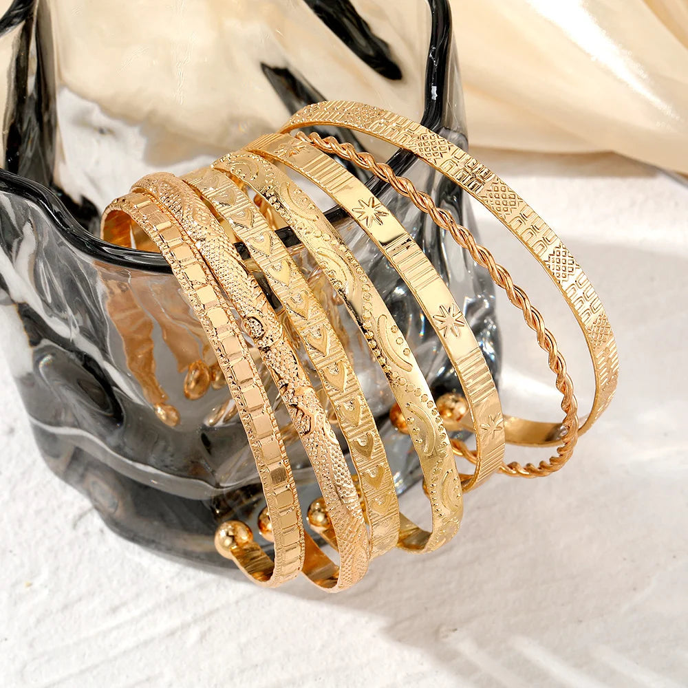 7 Pcs/Set Gold Color Bracelets for Women Streetwear Goth Heart Prints Metal Design Open Bangle Fashion Jewelry Gifts