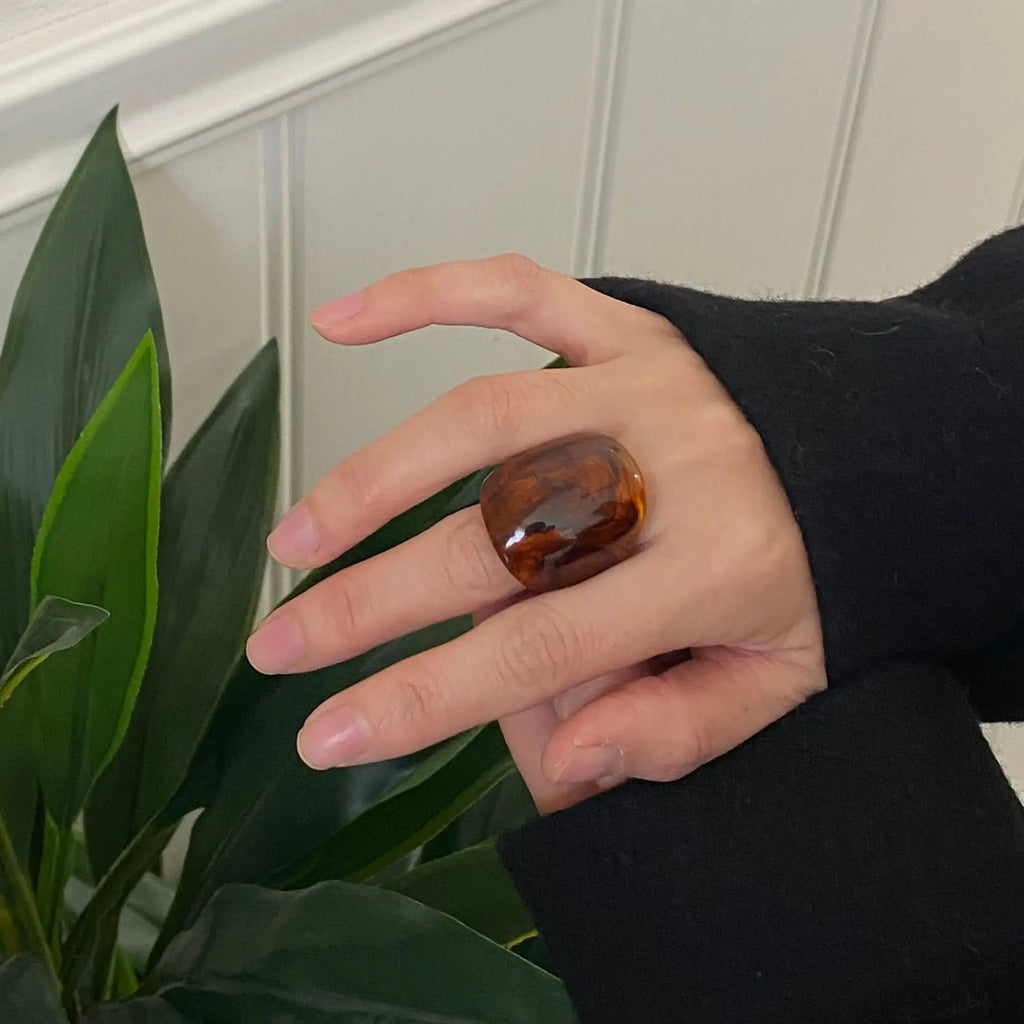 New Vintage Trendy Large Finger Rings for Women Exaggerated Amber Color Resin Temperament Geometric Finger Ring Jewelry