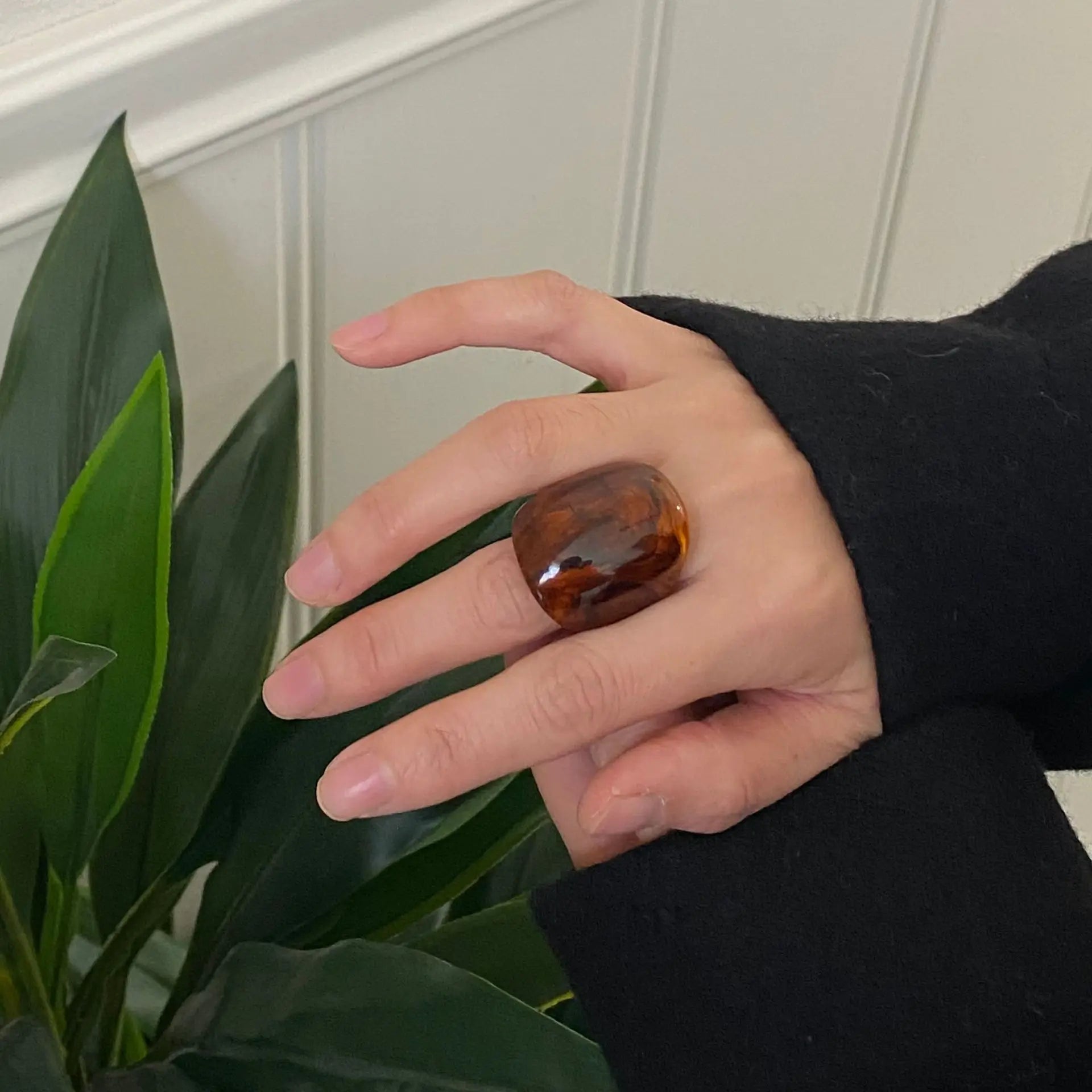 New Vintage Trendy Large Finger Rings for Women Exaggerated Amber Color Resin Temperament Geometric Finger Ring Jewelry