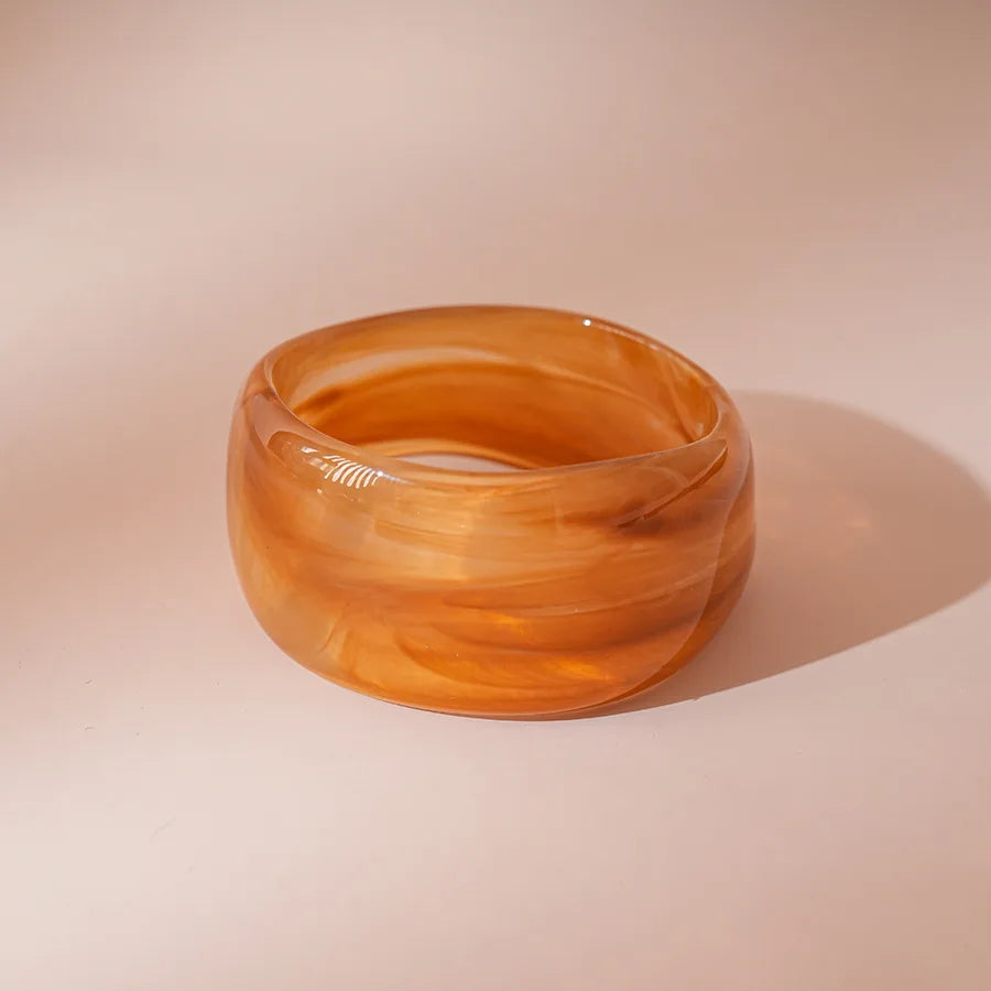 Exaggerated Brown Resin Acrylic Bangles for Women Simple Fashion Thick Geometric Wood Bracelet Vintage Hand Jewelry Couple Gifts