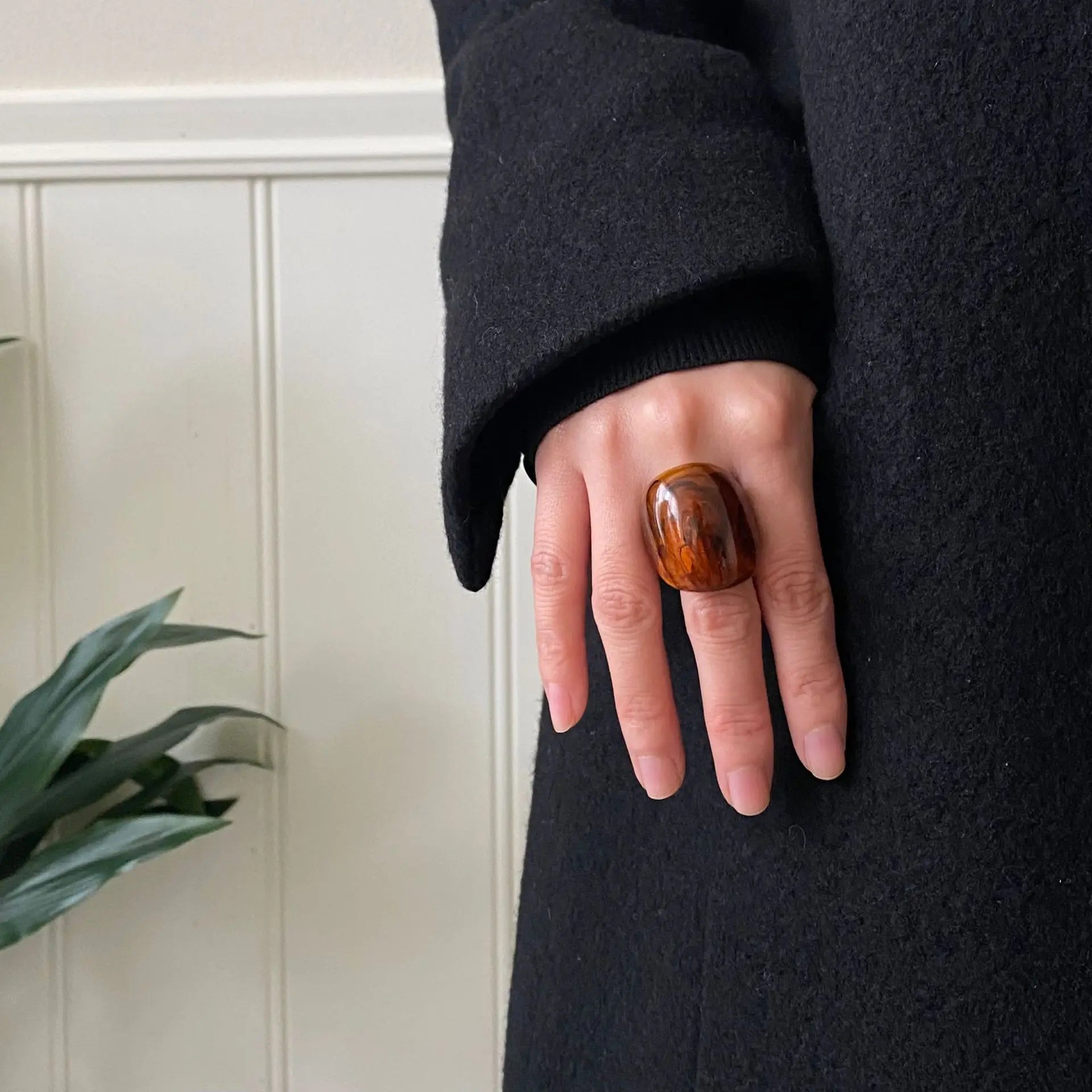 New Vintage Trendy Large Finger Rings for Women Exaggerated Amber Color Resin Temperament Geometric Finger Ring Jewelry
