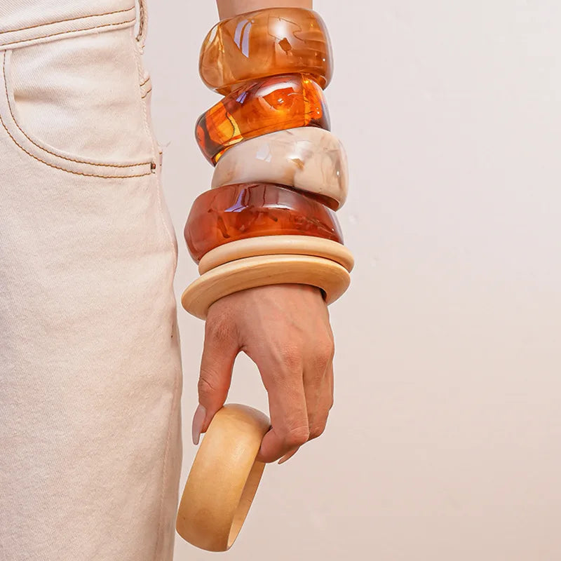 Exaggerated Brown Resin Acrylic Bangles for Women Simple Fashion Thick Geometric Wood Bracelet Vintage Hand Jewelry Couple Gifts