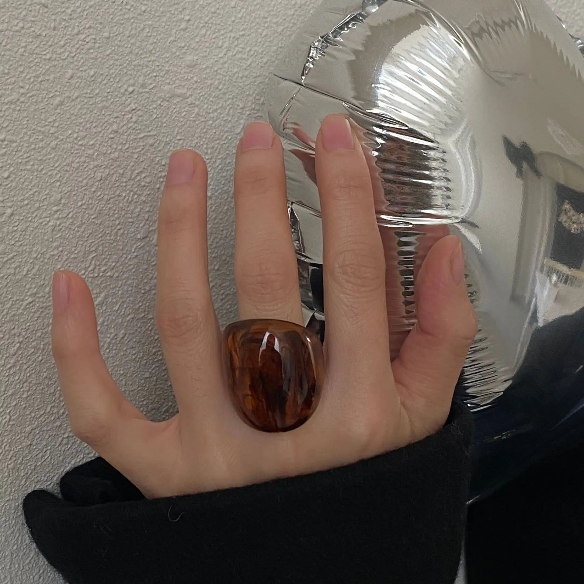New Vintage Trendy Large Finger Rings for Women Exaggerated Amber Color Resin Temperament Geometric Finger Ring Jewelry