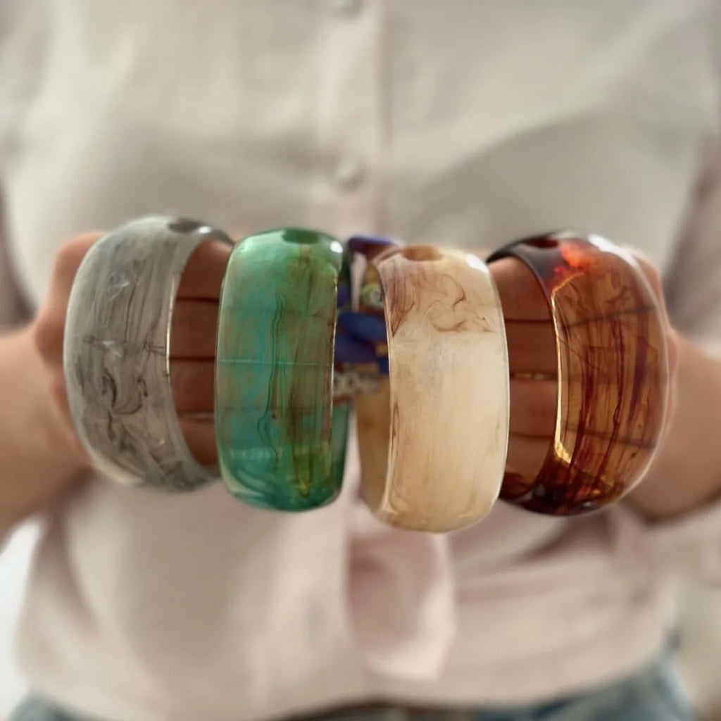 Trendy Vintage Pattern Acrylic Bracelet For Women Personalized Widen Semi Transparent Big Bangle Streetwear Jewelry