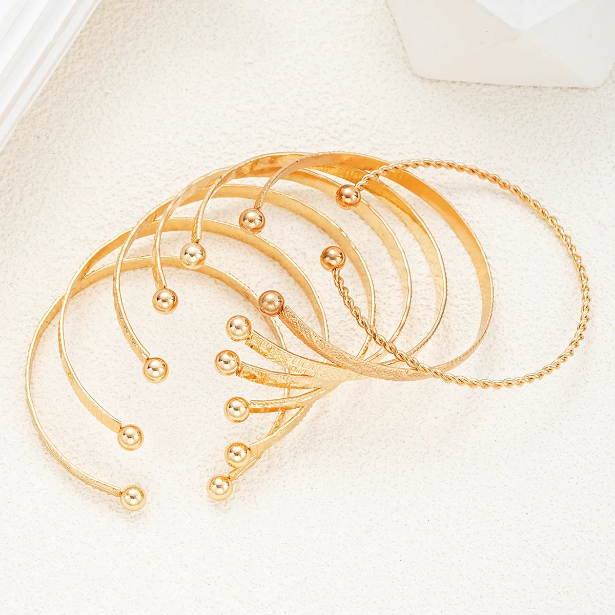 7 Pcs/Set Gold Color Bracelets for Women Streetwear Goth Heart Prints Metal Design Open Bangle Fashion Jewelry Gifts