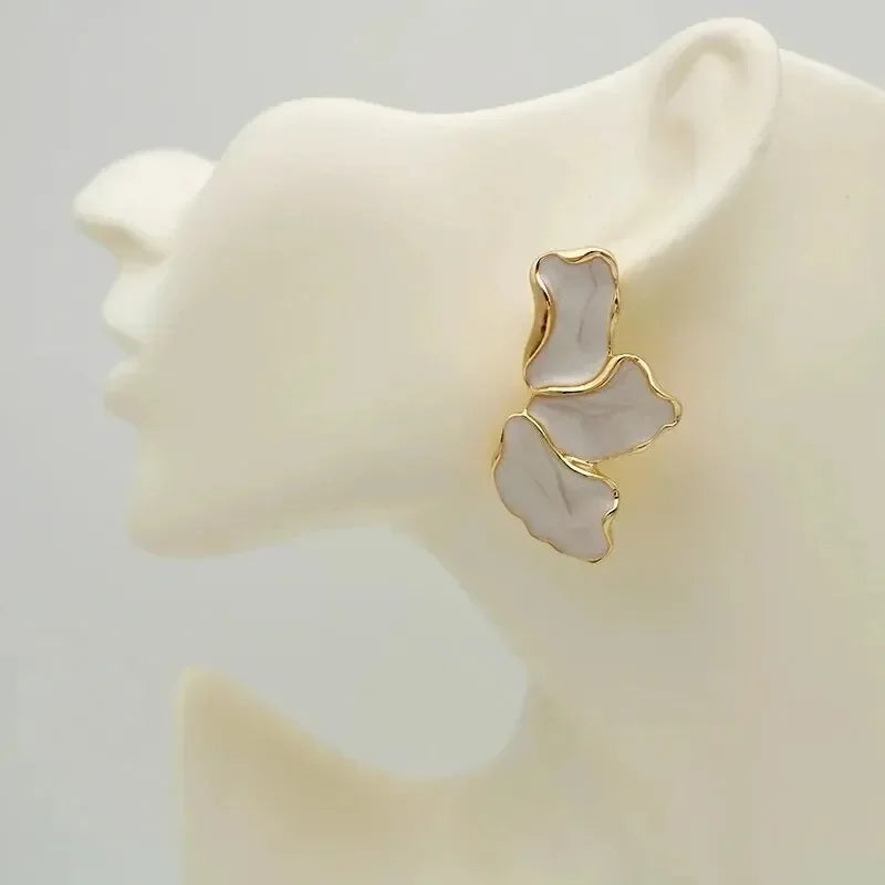 Metal Flower Cream Stud Earrings for Women Fashion Gold Color Plating Irregular Post Earrings Heavy Design Statement Earring