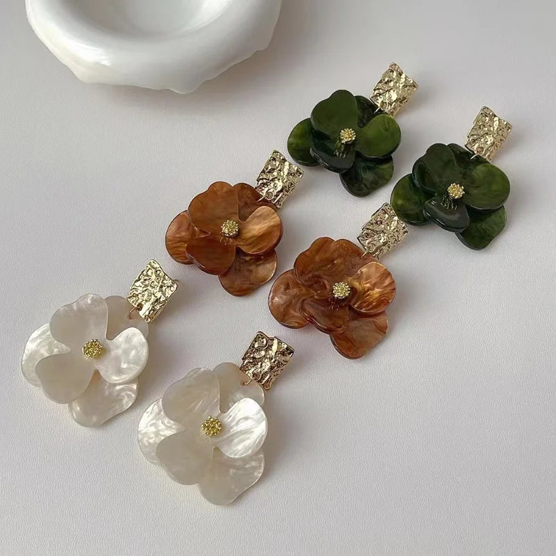 Vintage Acrylic Flower Petal Pendant Earrings For Women Exquisite Alloy Flower Dangle Earrings Luxury Casual Party Jewelry Gifts