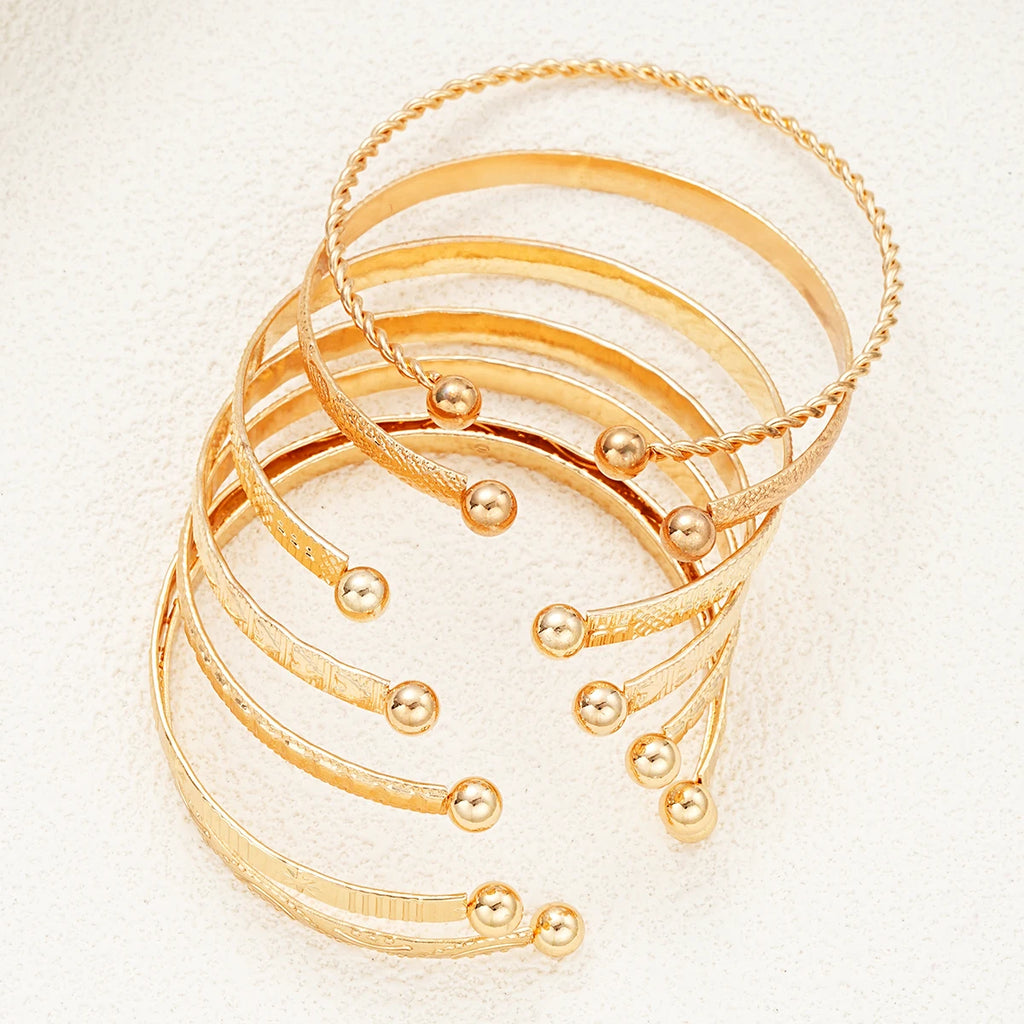 7 Pcs/Set Gold Color Bracelets for Women Streetwear Goth Heart Prints Metal Design Open Bangle Fashion Jewelry Gifts