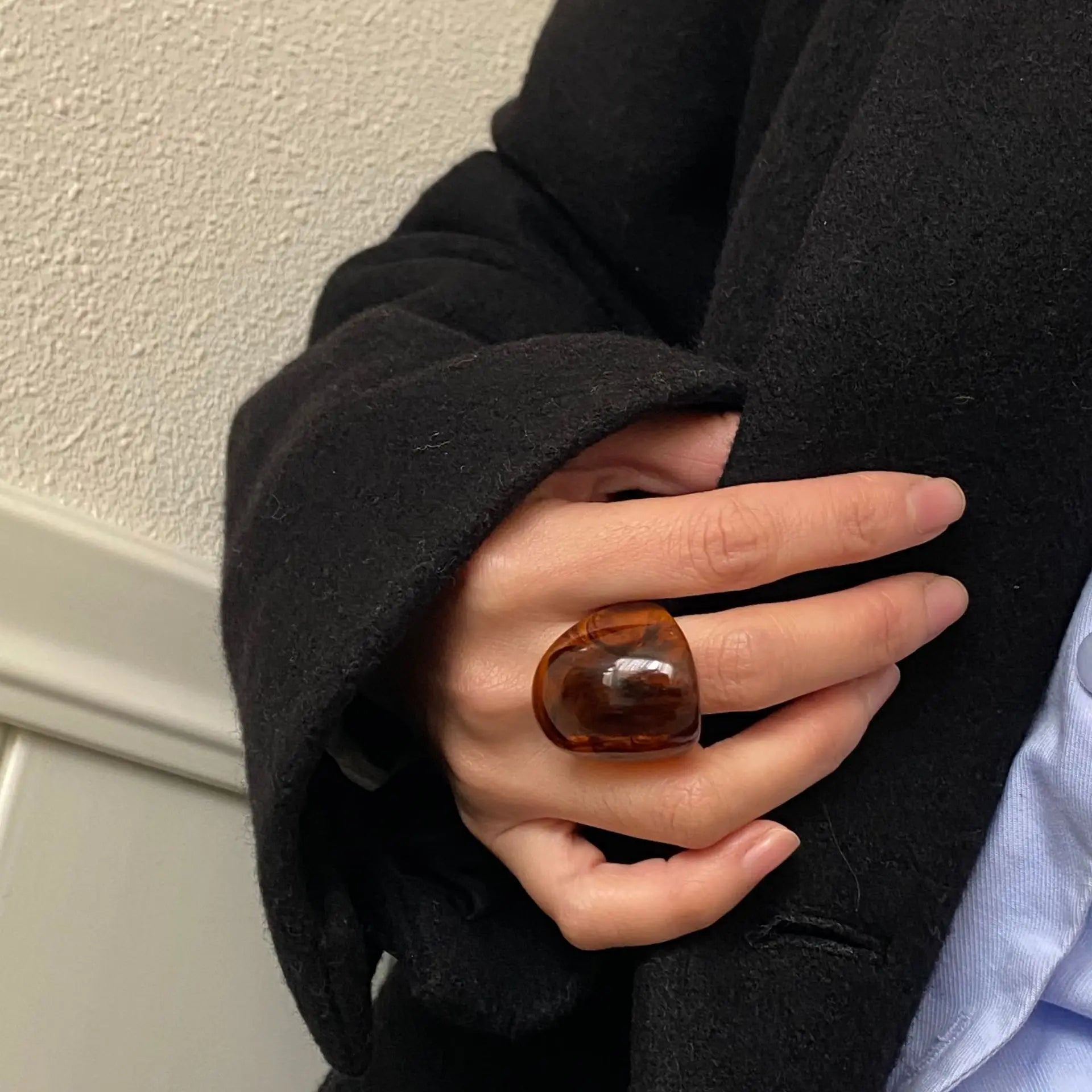 New Vintage Trendy Large Finger Rings for Women Exaggerated Amber Color Resin Temperament Geometric Finger Ring Jewelry